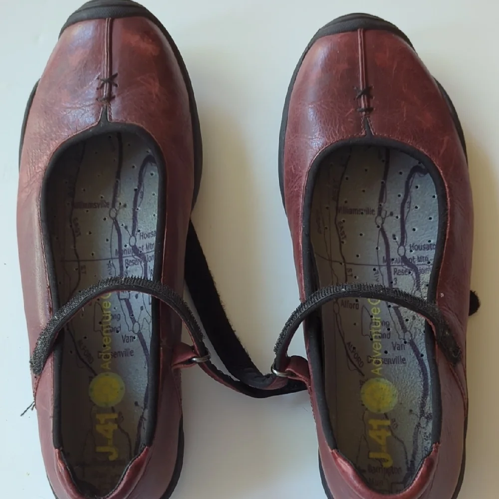 J-41 Women's Burgundy Mary Jane Flats - Picture 7 of 7